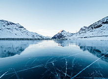 开云平台-C罗禁区内被铲倒，但裁判示意越位在先没有点球