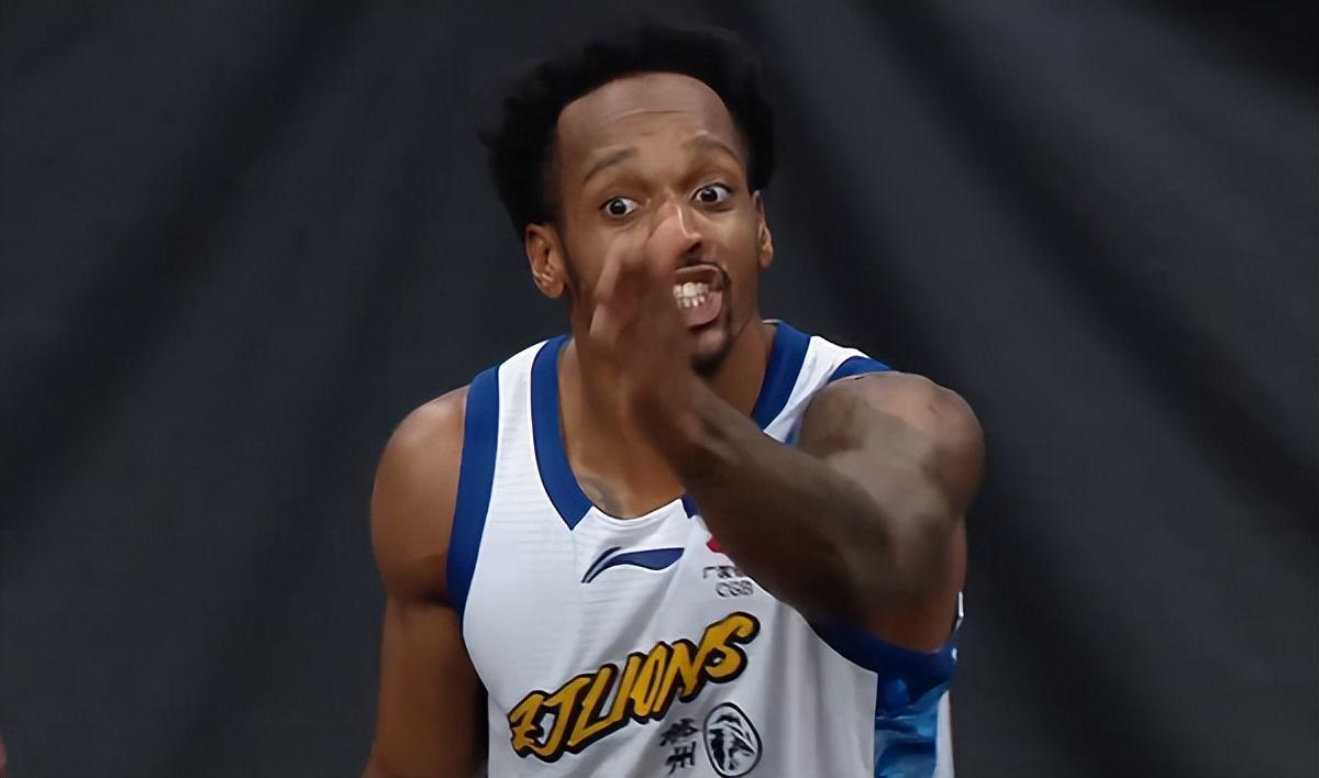 开云官网-败人品！北京某球迷私信怒骂CBA超级外援，布朗晒出冠军戒指回怼