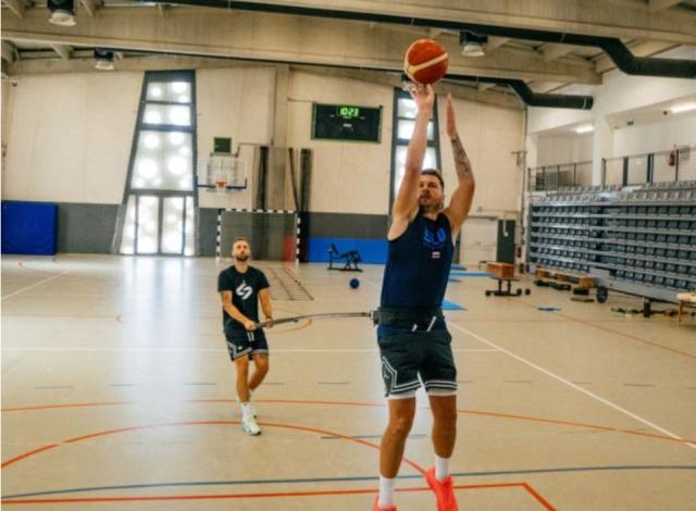 开云体育-好身材藏不住！塑形成功的东契奇新赛季剑指MVP