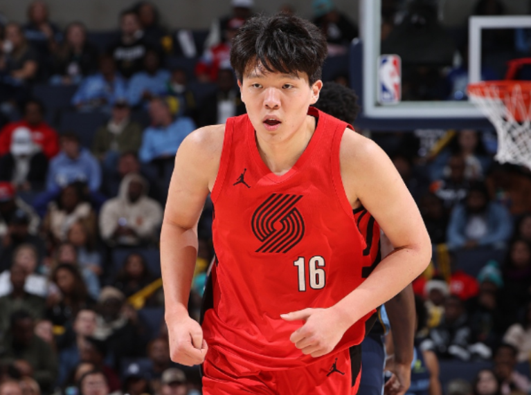 开云app-杨瀚森0+1+1！开拓者惨负骑士吞5连败 阿伦40+17+4帽生涯新高